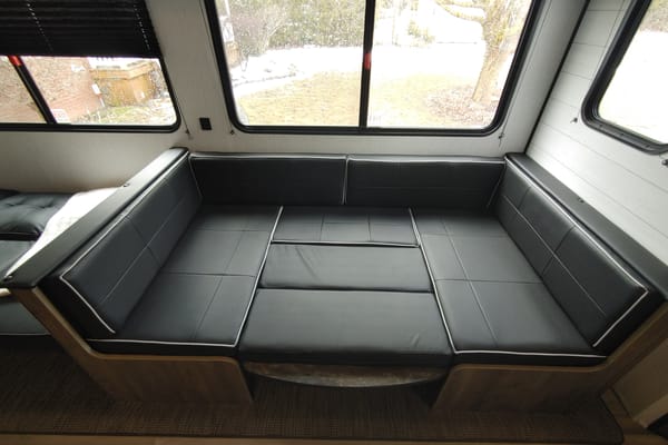 Family travels Heartland Pioneer BH280 Travel Trailer