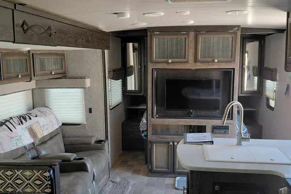 RV'n Away's Mallard 26 Travel Trailer