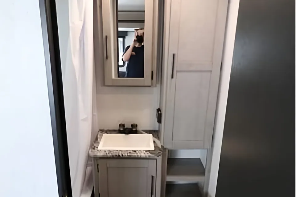 Kodiak AirBNB on Wheels