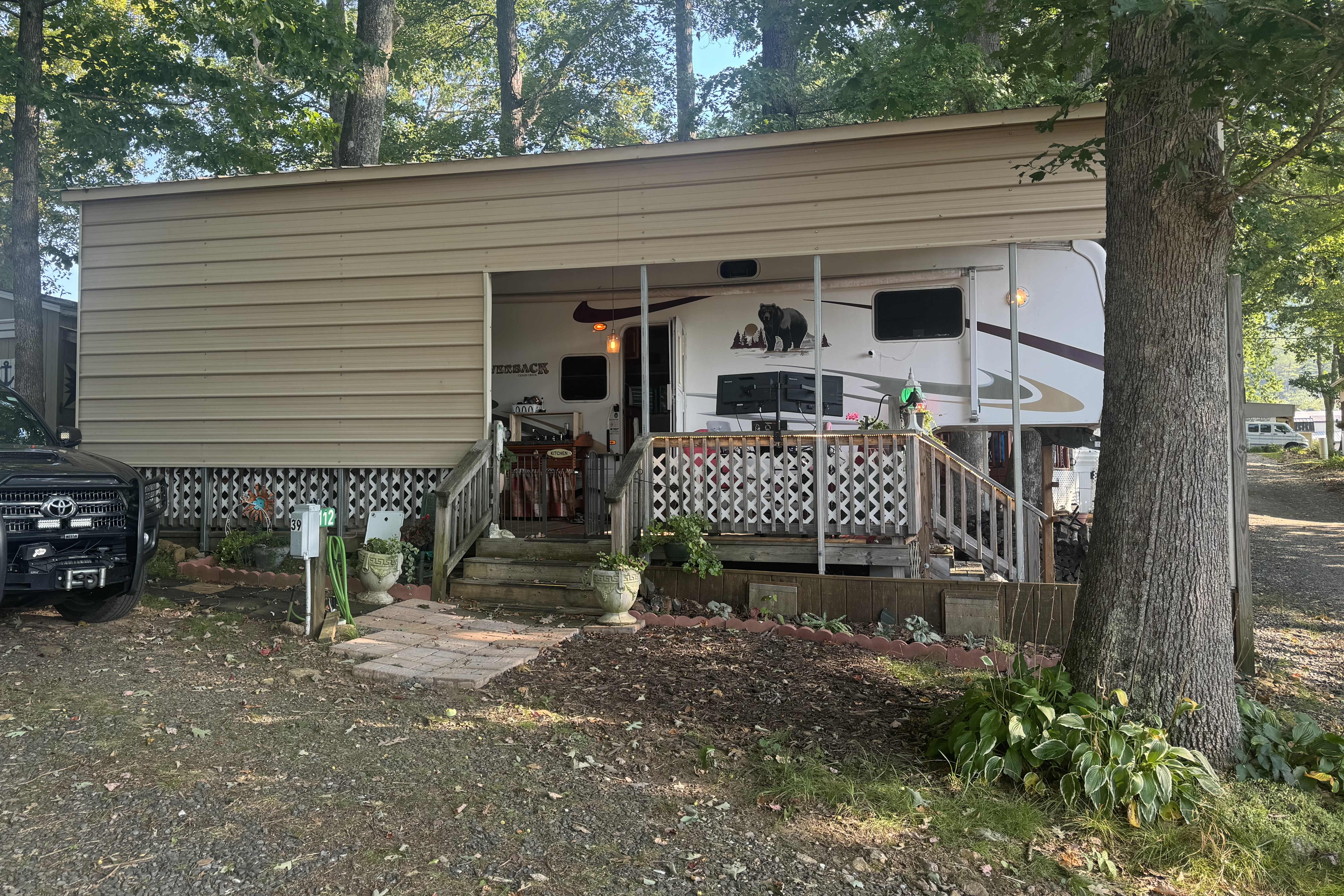 GM RV Cottage in West Jefferson