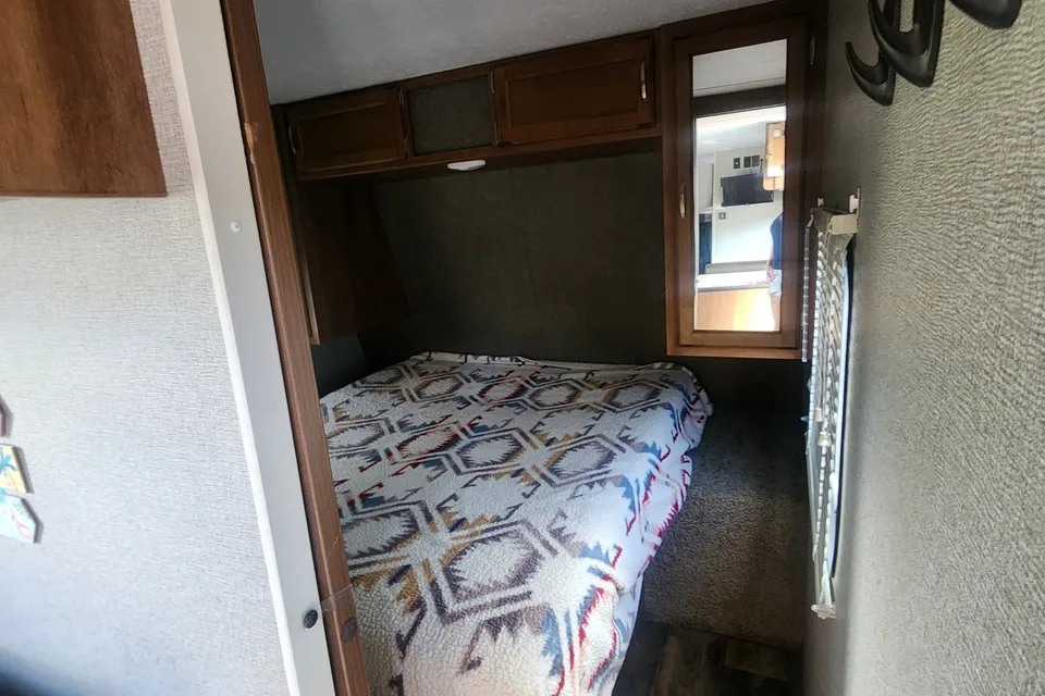 Comfy Camper! 28ft 2018 Keystone Springdale