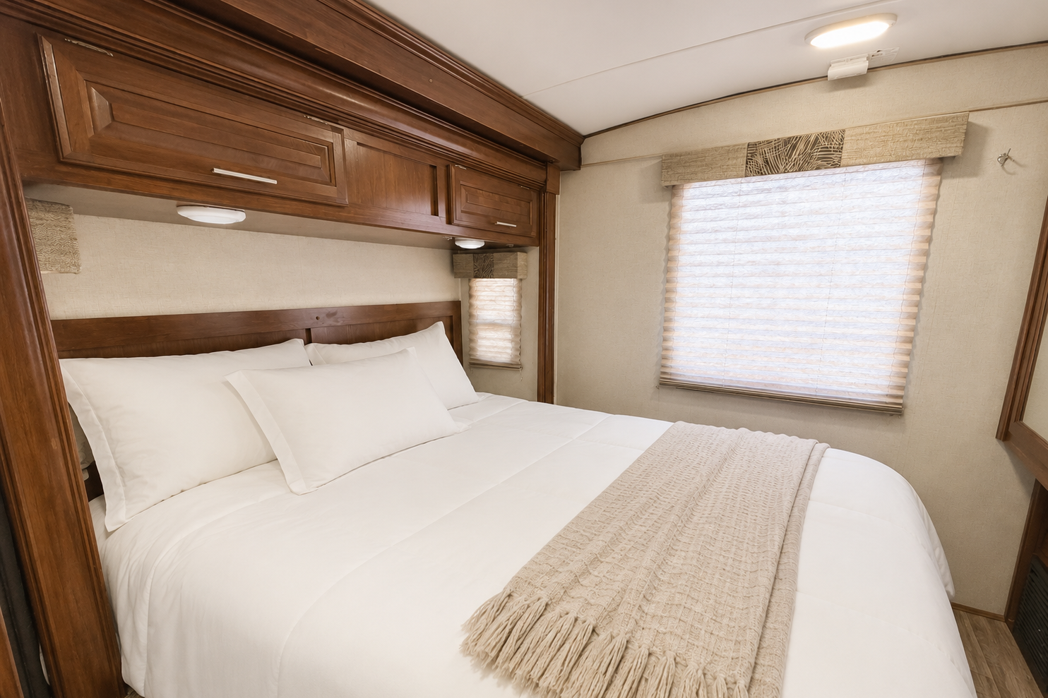 (#12) Luxury Class A RV 31FT | Sleeps 7 | Slide Outs | Burning Man | EDC