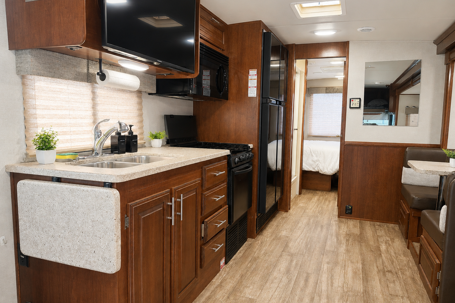 (#12) Luxury Class A RV 31FT | Sleeps 7 | Slide Outs | Burning Man | EDC
