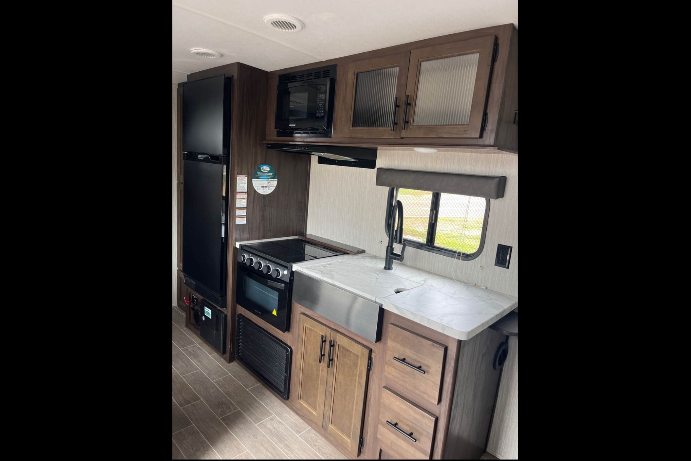 2021 Forest River 22MKSE — Delivered & Set Up! Sleeps 6, Full Kitchen & Bath, Family-Friendly Camper!!