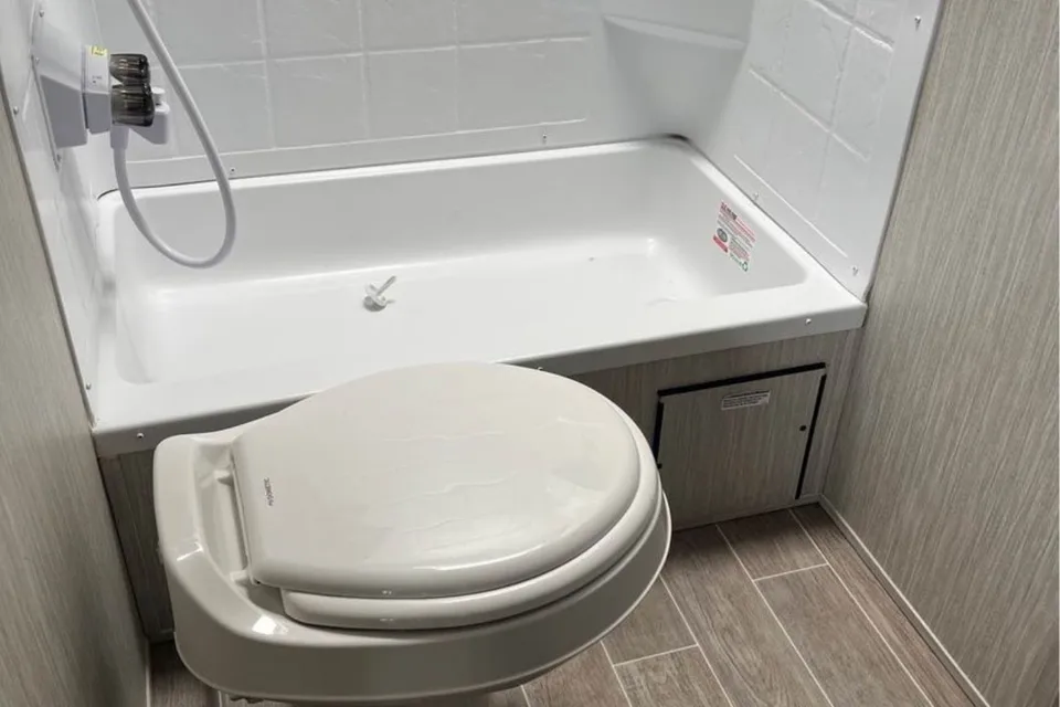 2021 Forest River 22MKSE — Delivered & Set Up! Sleeps 6, Full Kitchen & Bath, Family-Friendly Camper!!