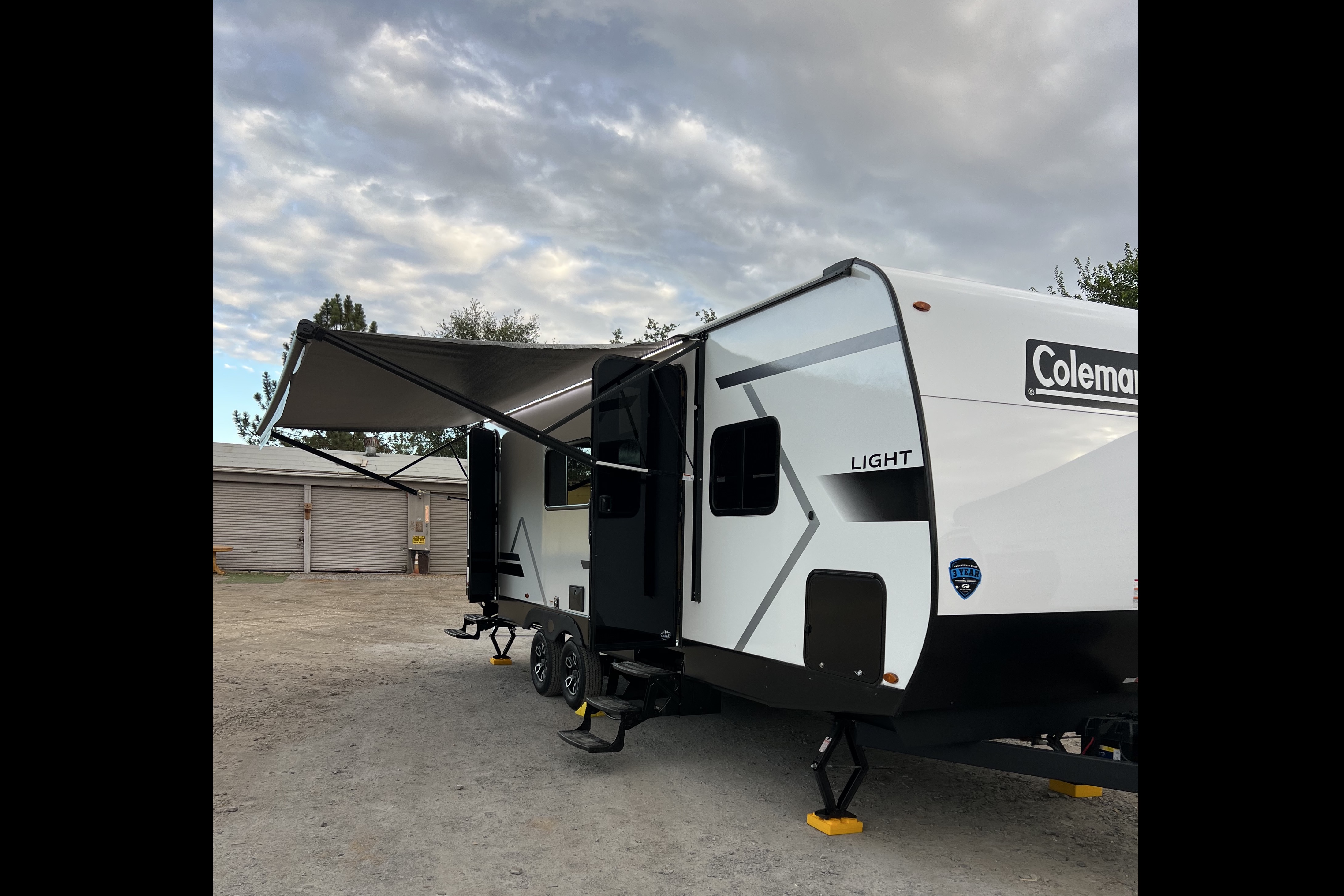BRAND NEW! Sleeps 8❗️30’ 2025 Coleman Light 26BX