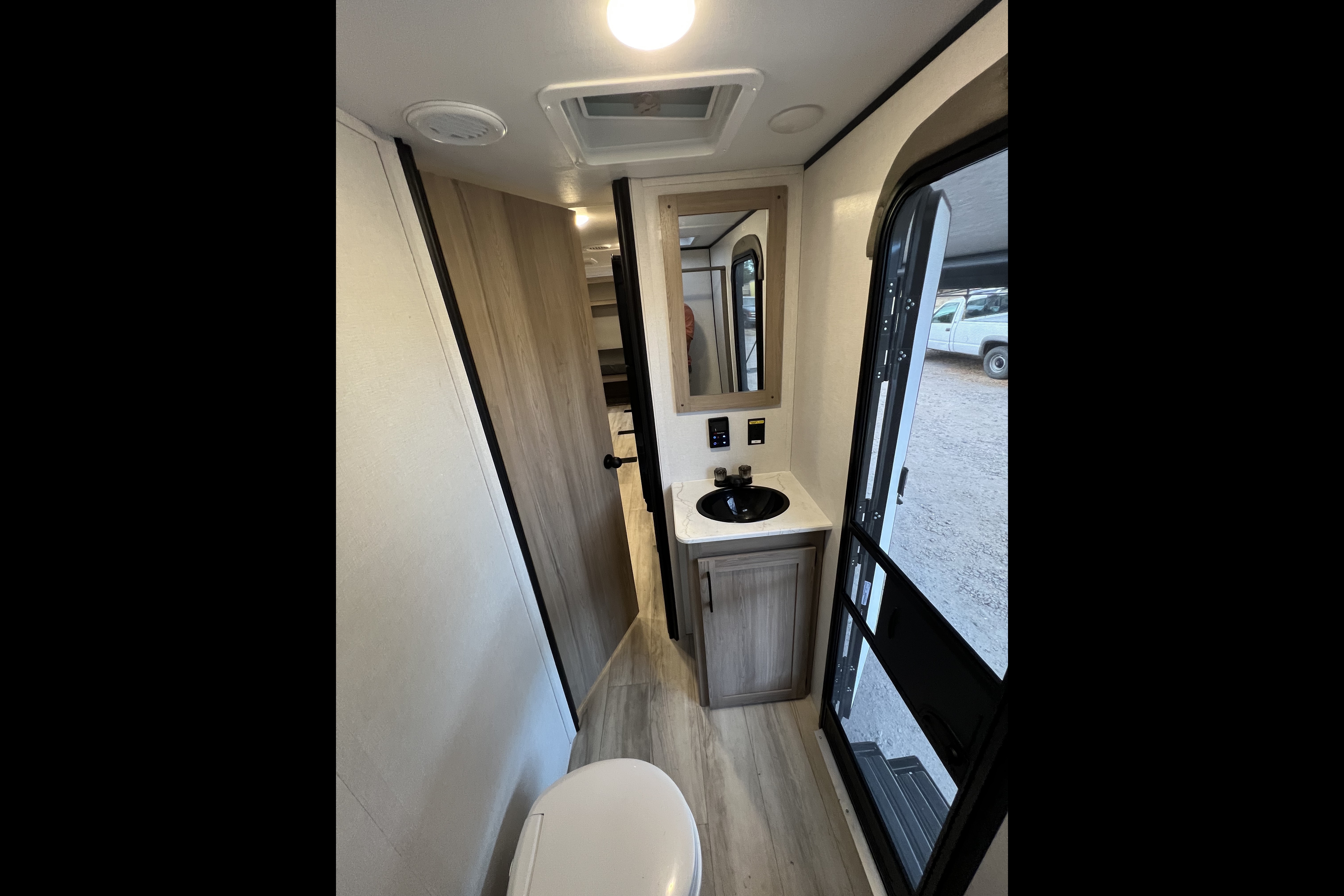 BRAND NEW! Sleeps 8❗️30’ 2025 Coleman Light 26BX