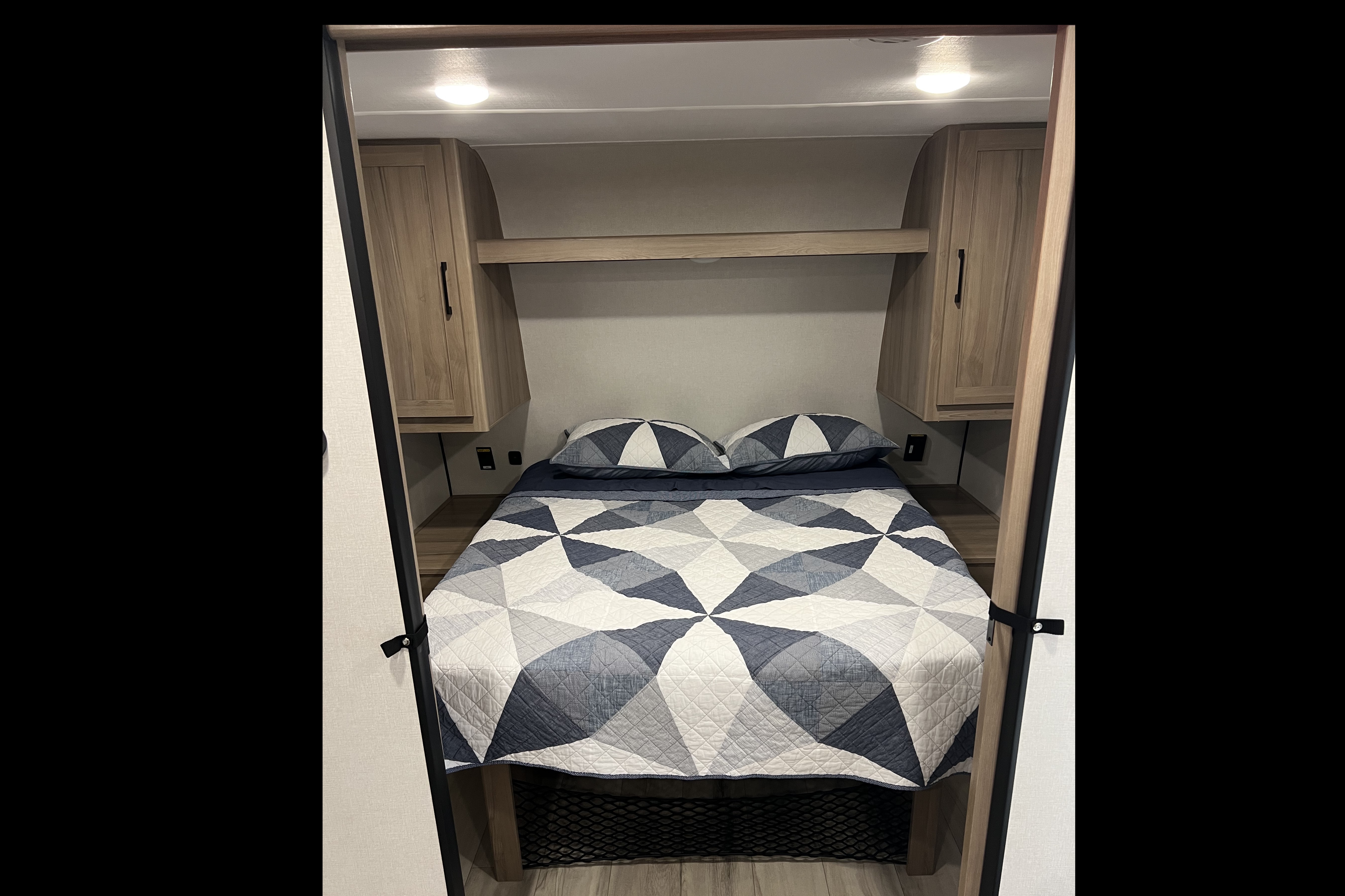 BRAND NEW! Sleeps 8❗️30’ 2025 Coleman Light 26BX