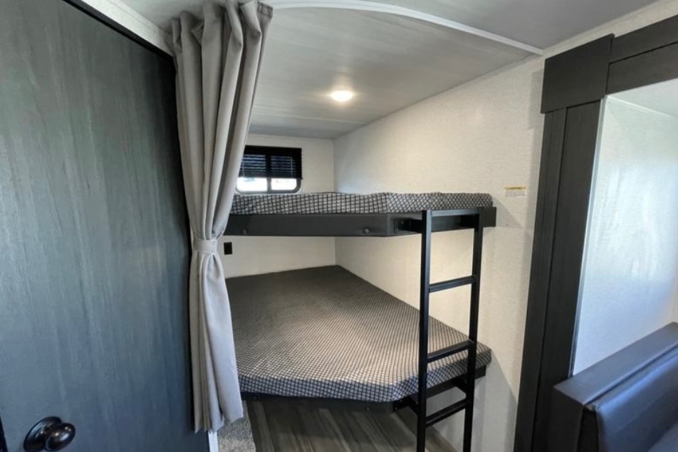 Keystone 261BH Travel Trailer