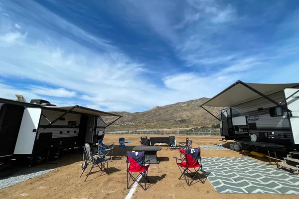 5 Bed Trailer - 32’ - Delivery Only👉🏻 Anywhere you want to go!