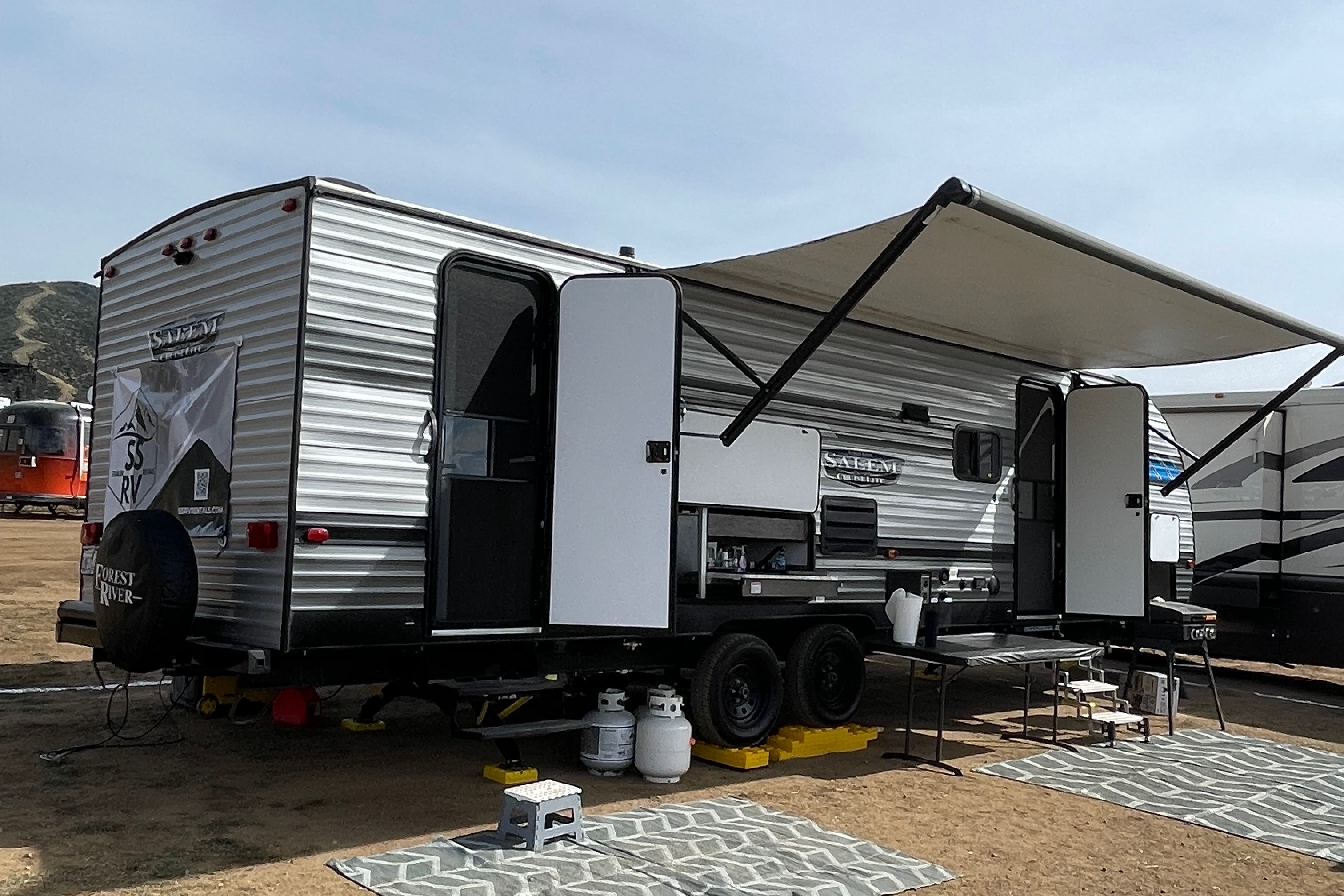 5 Bed Trailer - 32’  - Delivery Only👉🏻 Anywhere you want to go!