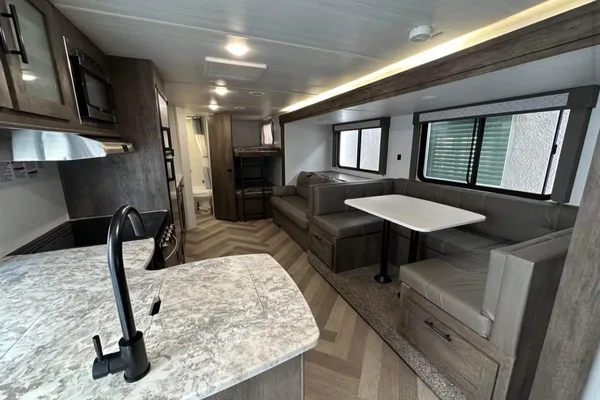 5 Bed Trailer - 32’ - Delivery Only👉🏻 Anywhere you want to go!