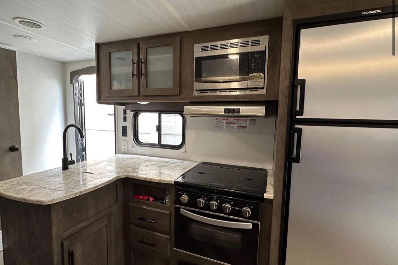 5 Bed Trailer - 32’  - Delivery Only👉🏻 Anywhere you want to go!