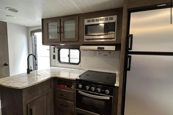 5 Bed Trailer - 32’ - Delivery Only👉🏻 Anywhere you want to go!