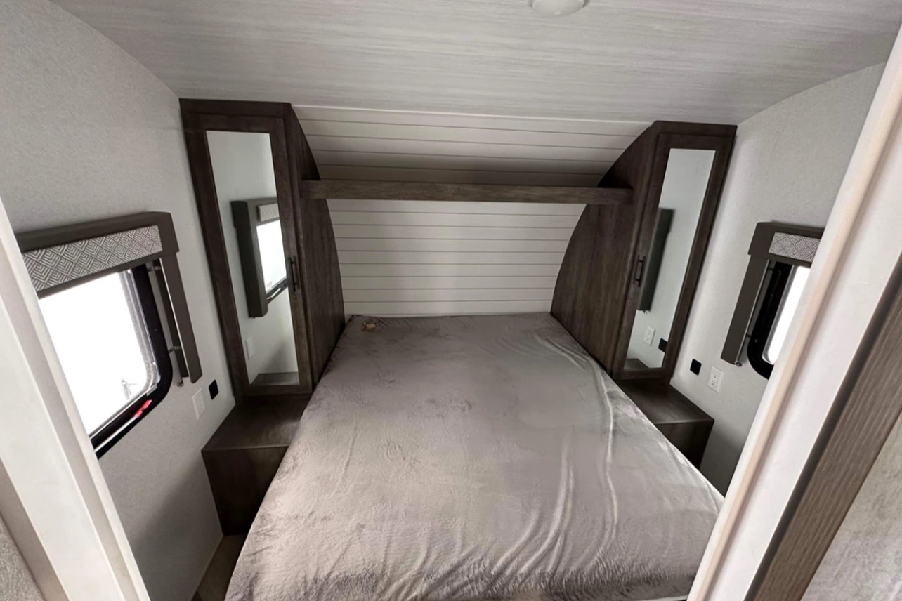 5 Bed Trailer - 32’  - Delivery Only👉🏻 Anywhere you want to go!