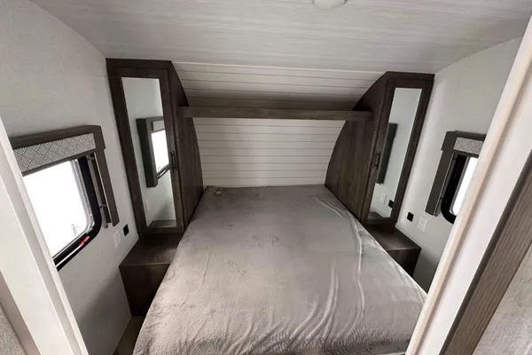 5 Bed Trailer - 32’ - Delivery Only👉🏻 Anywhere you want to go!