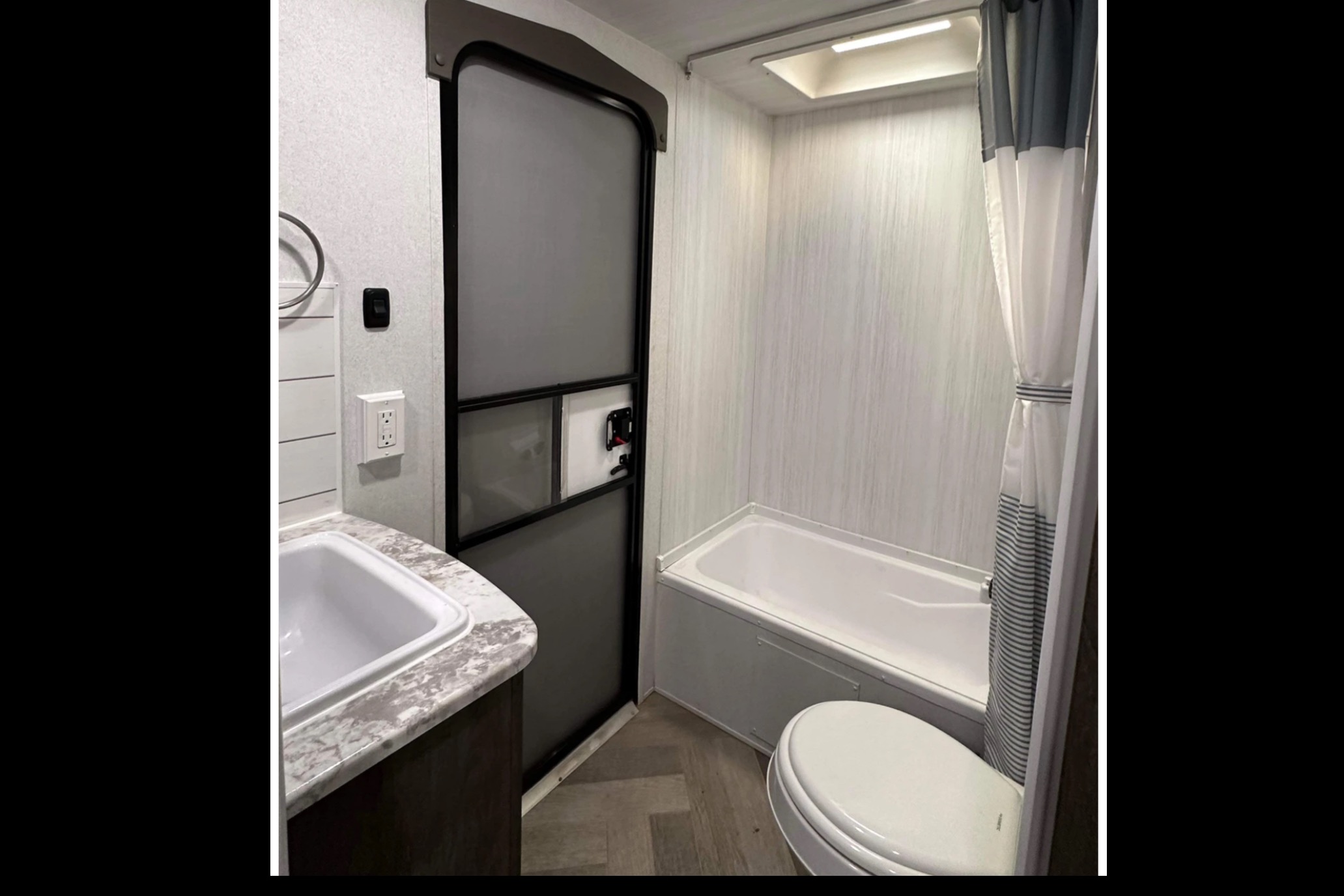 5 Bed Trailer - 32’  - Delivery Only👉🏻 Anywhere you want to go!