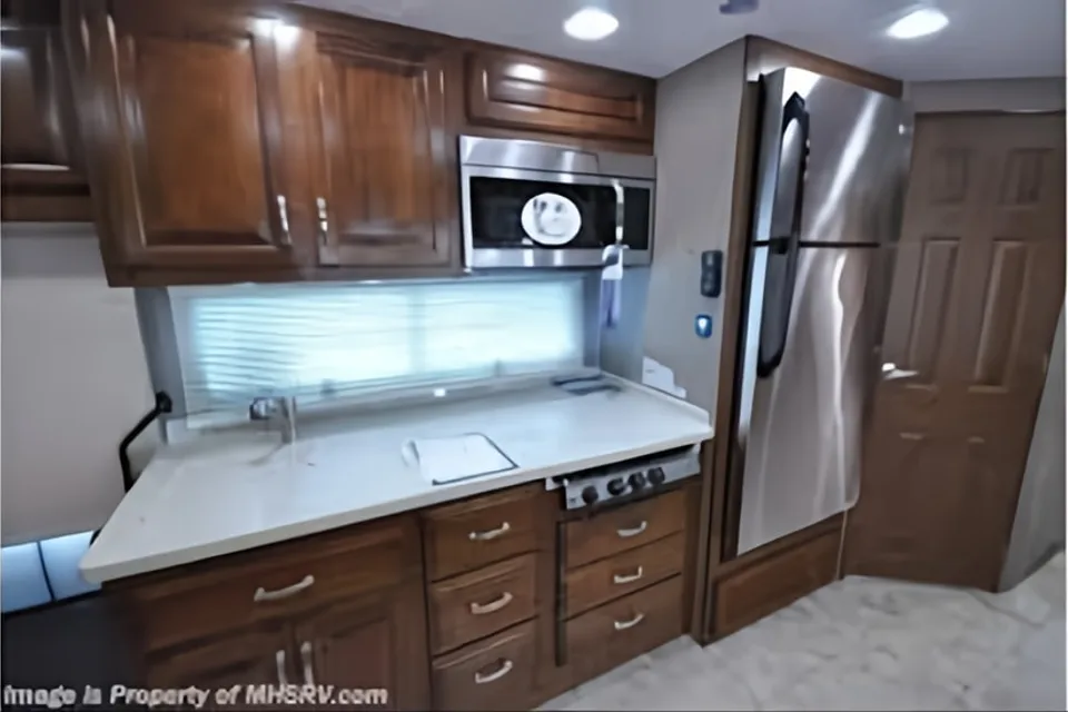 Vivian (Forest River Legacy 39')
