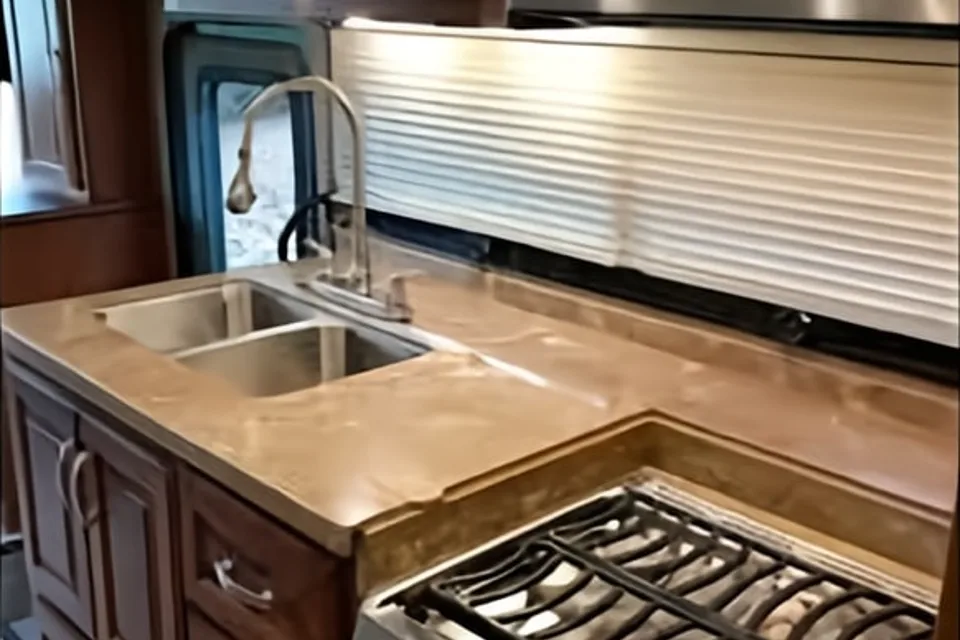 Vivian (Forest River Legacy 39')