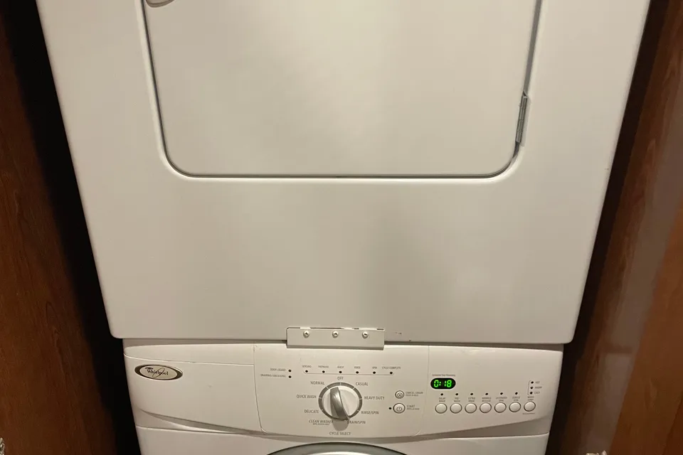 Vivian (Forest River Legacy 39')
