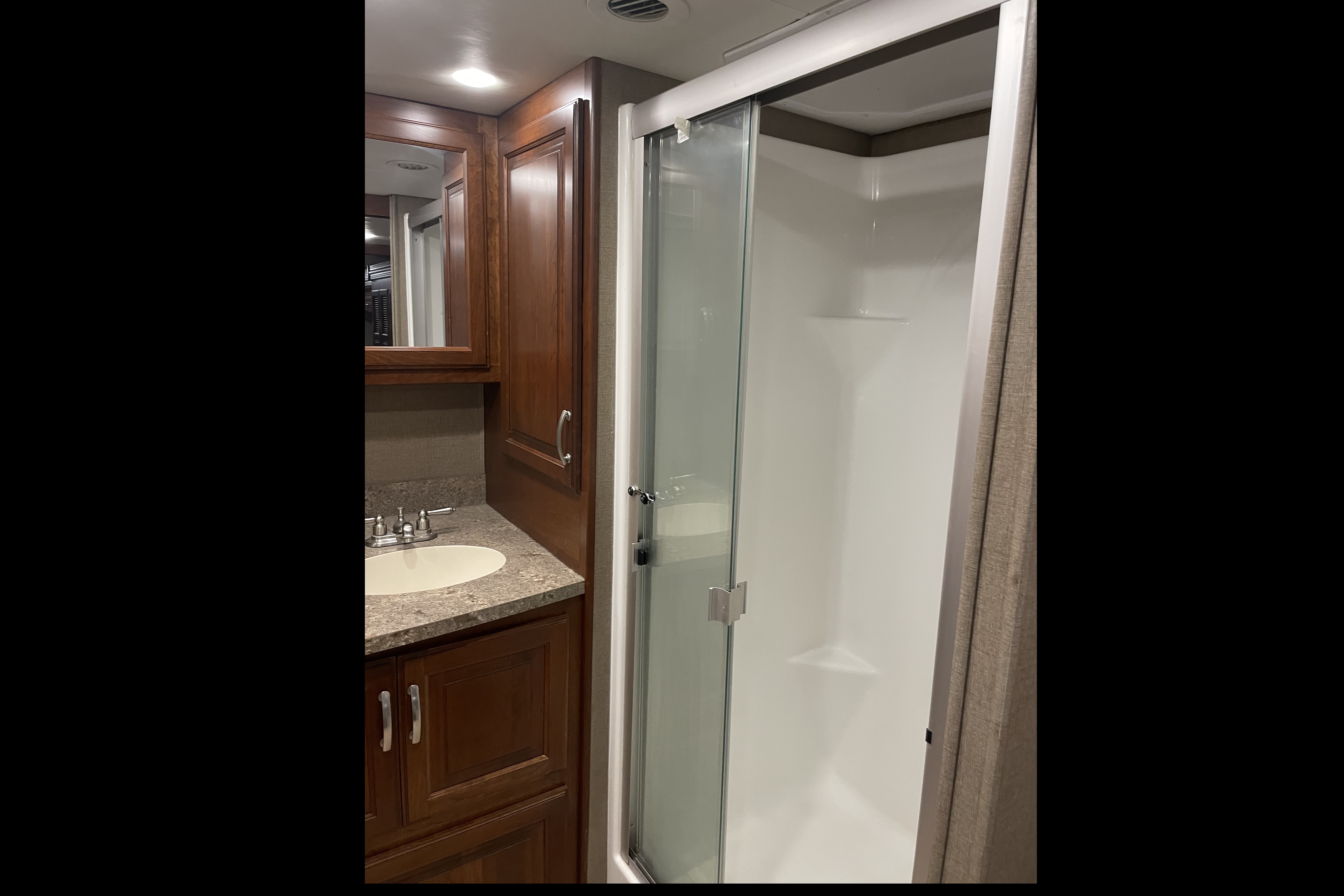 Vivian (Forest River Legacy 39')