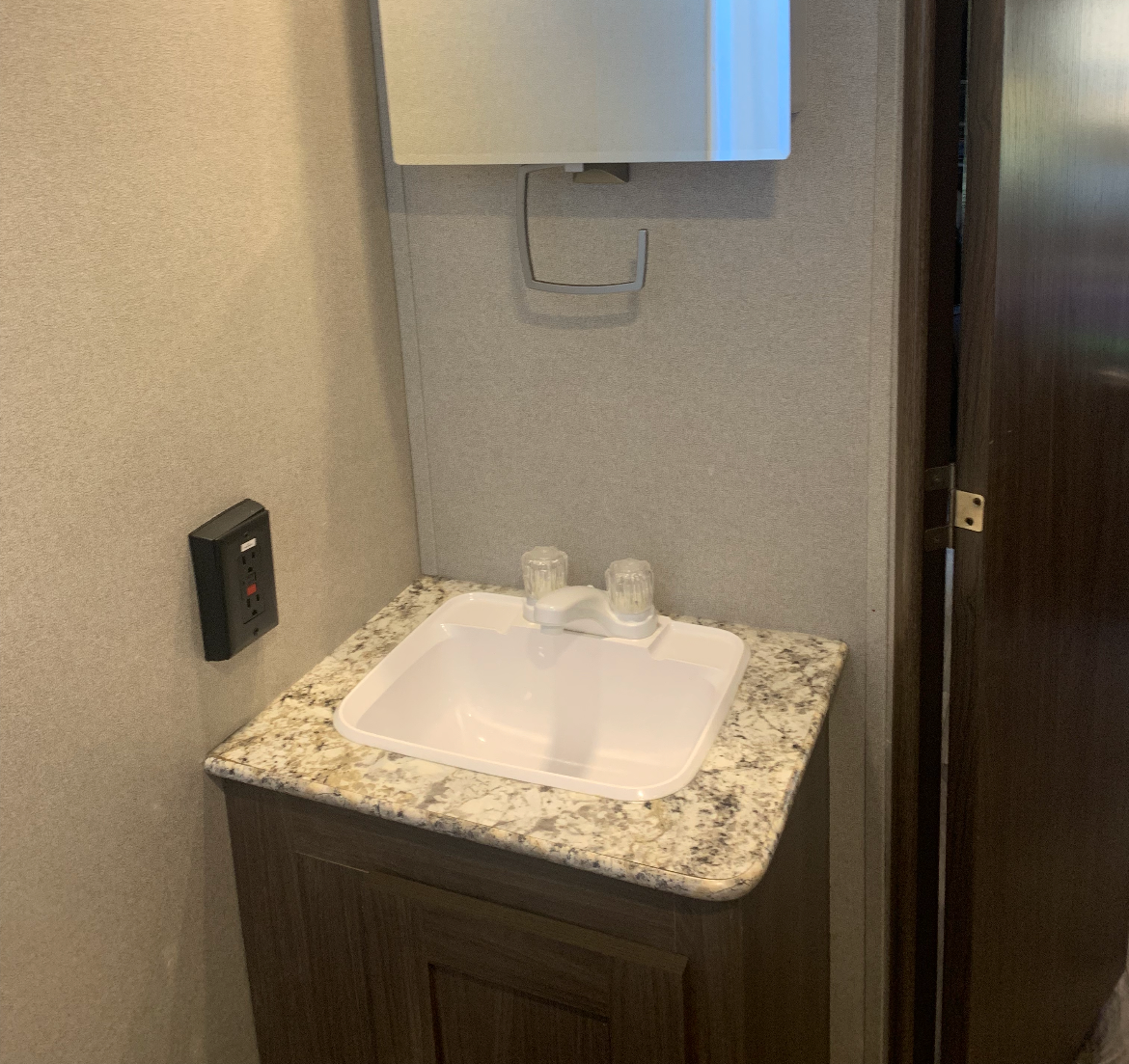 Venoms Keystone 24bhs Travel Trailer