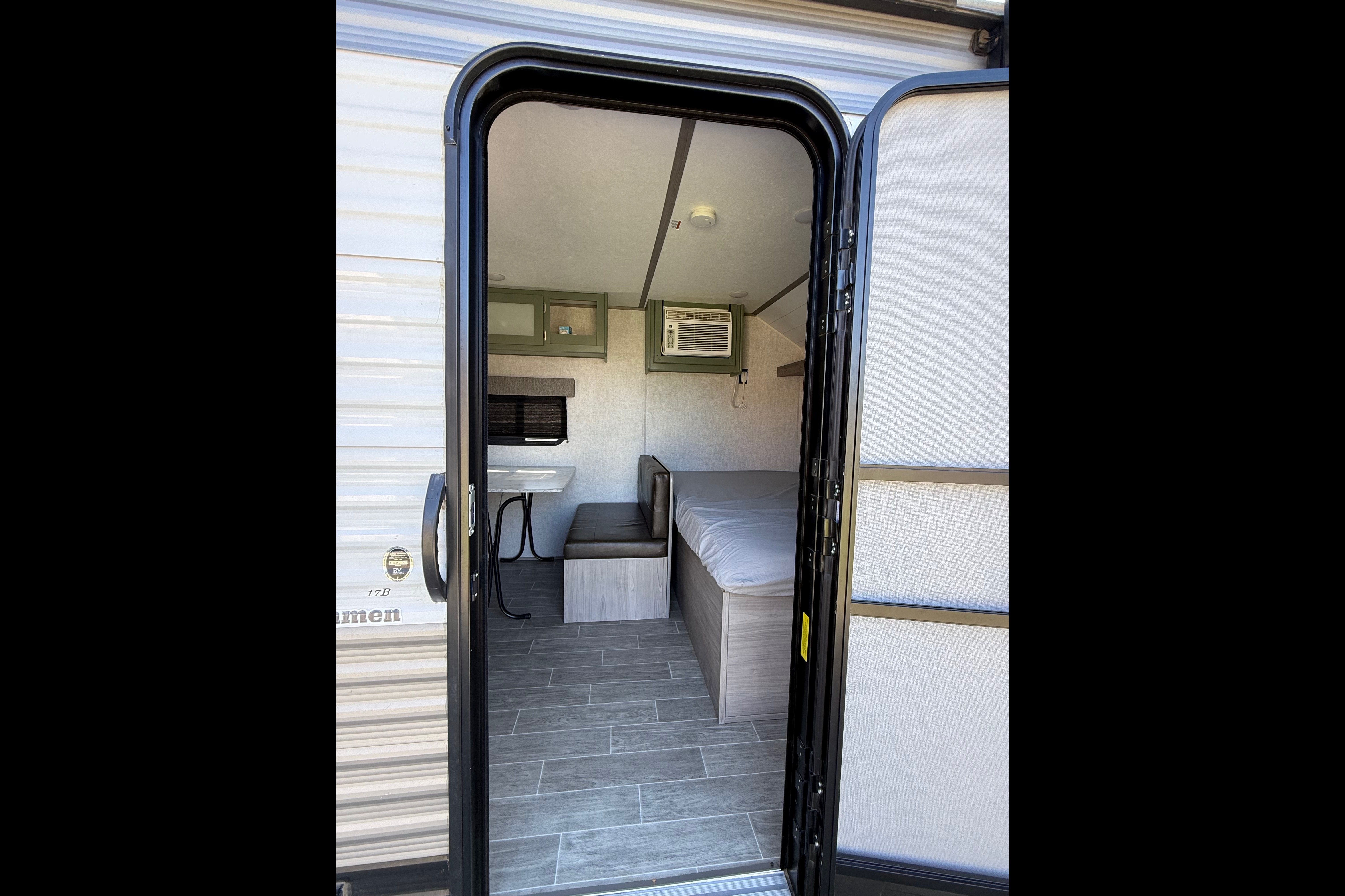 Dustin's Dutchmen Coleman M-17B Travel Trailer