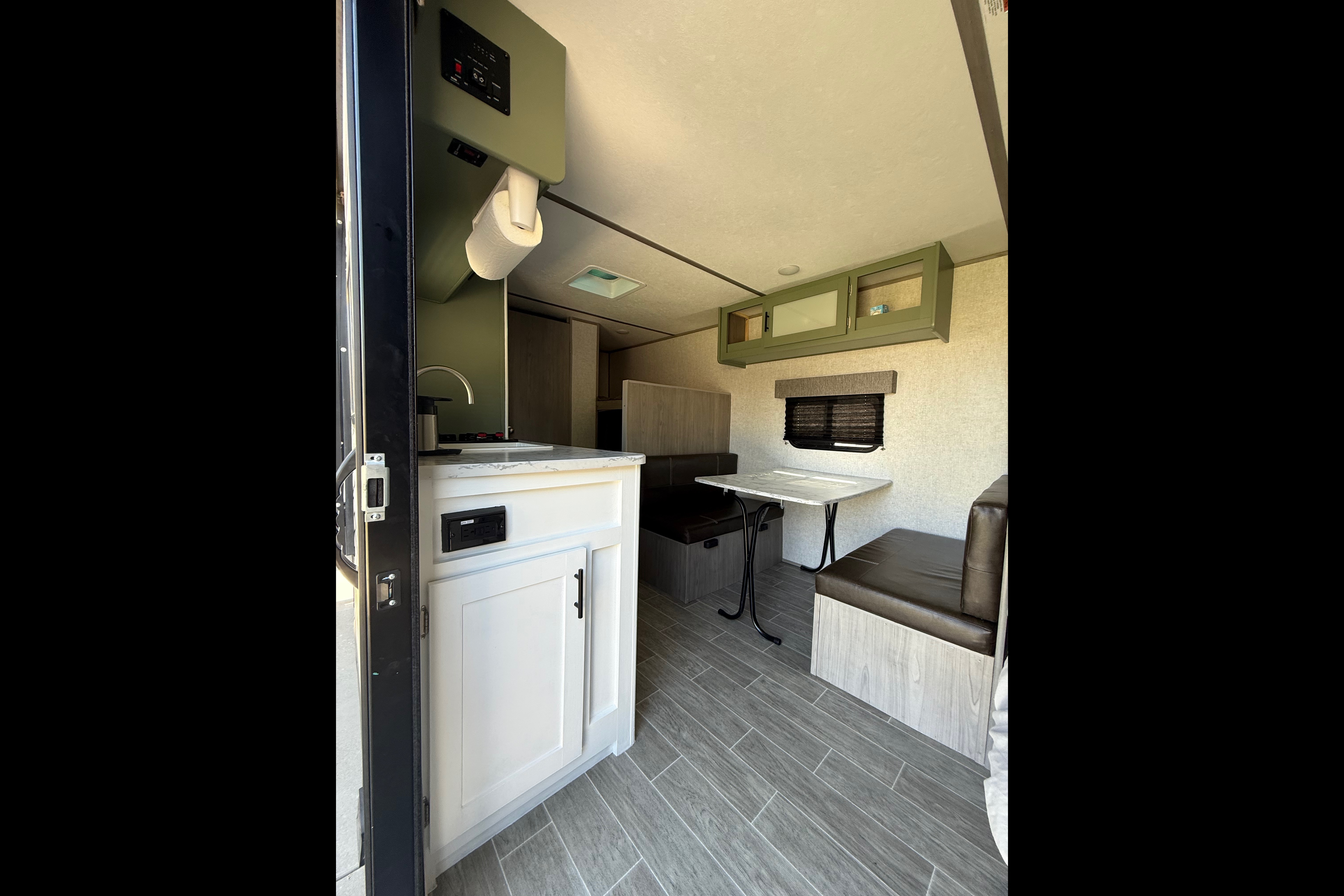 Dustin's Dutchmen Coleman M-17B Travel Trailer