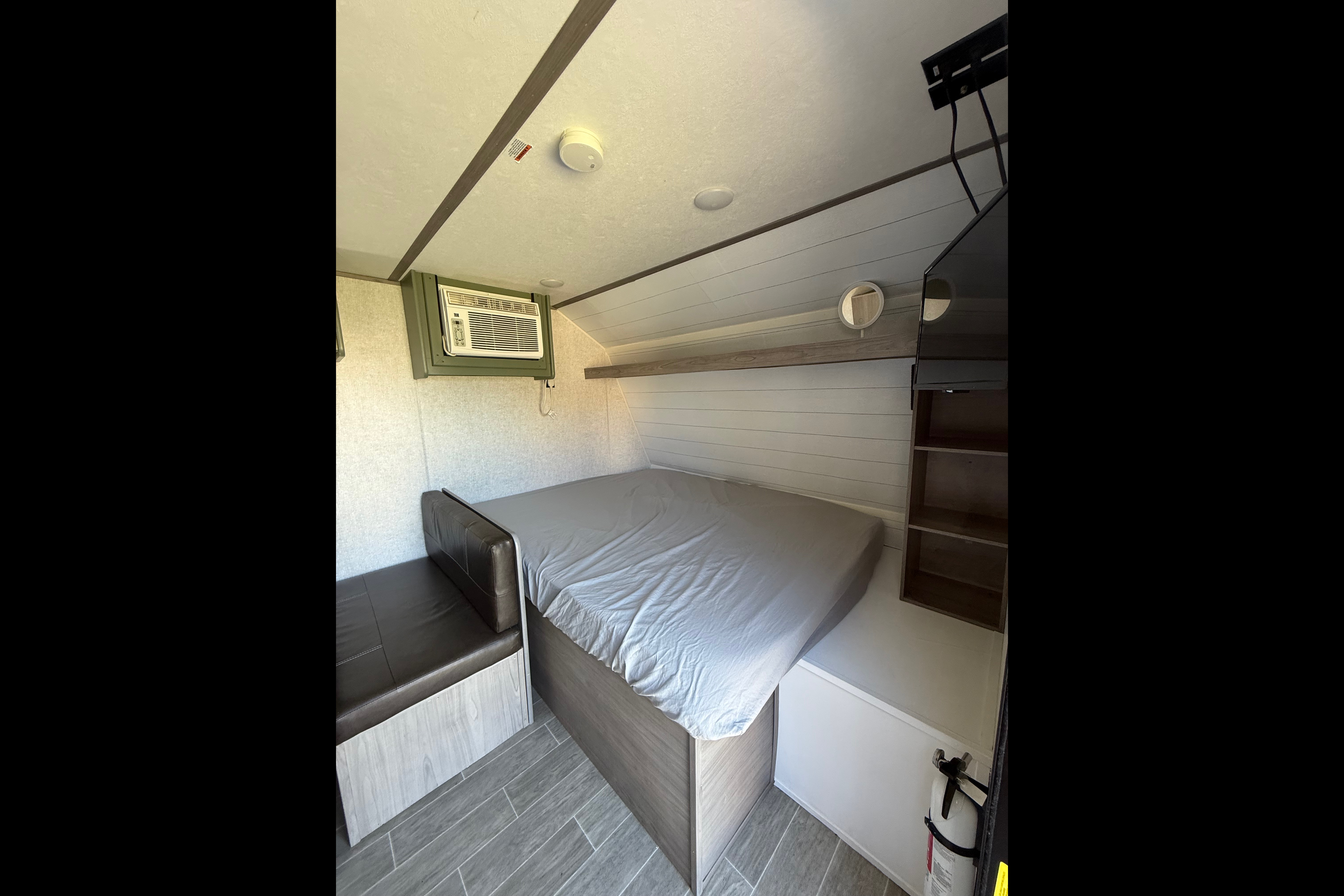 Dustin's Dutchmen Coleman M-17B Travel Trailer