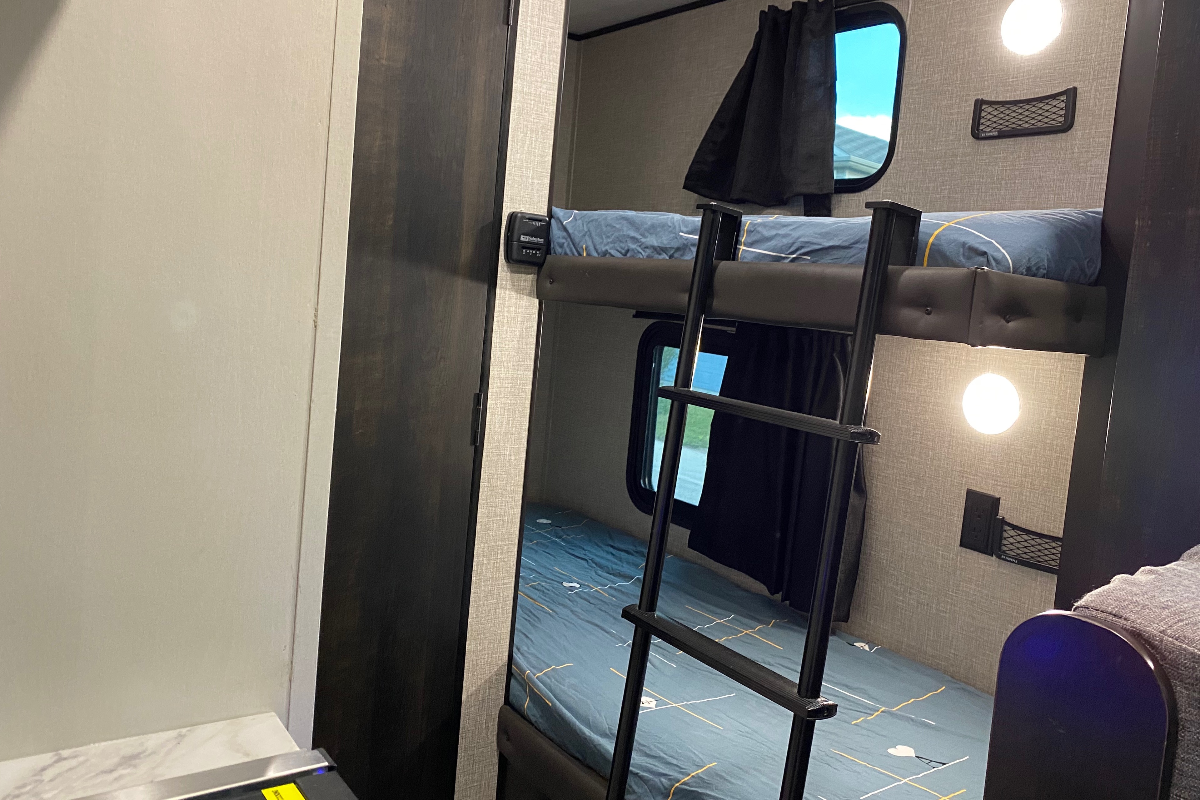Fleet #T1 Jayflight lightweight Bunk Slide - Be the Rocky Mountains Explorers