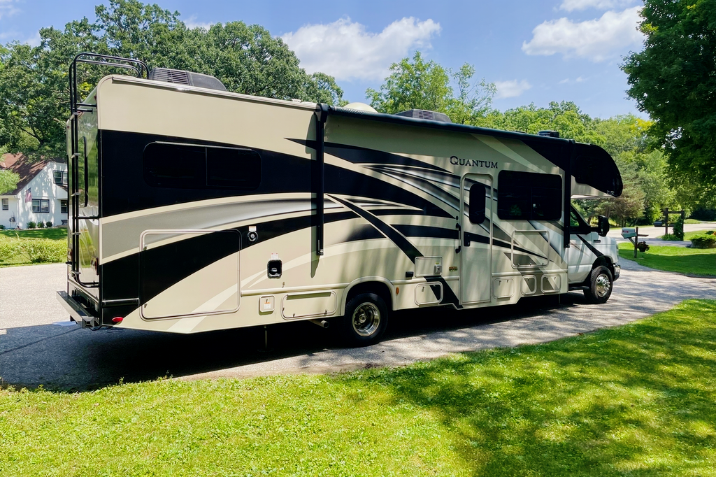 Rock’s Thor Motor Coach Quantum Class C
