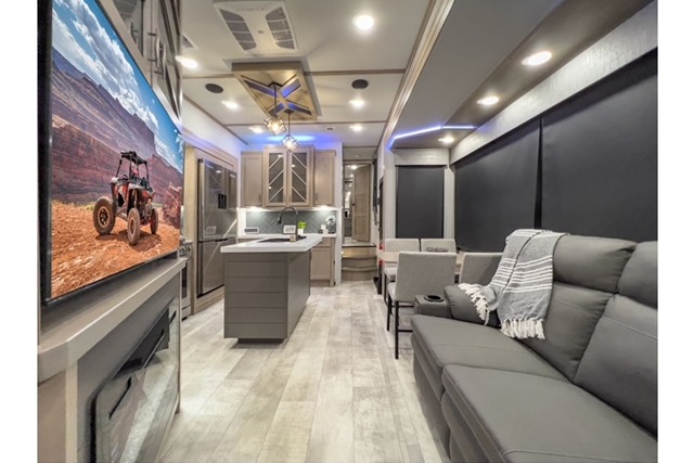James's Grand Design Momentum Fifth Wheel