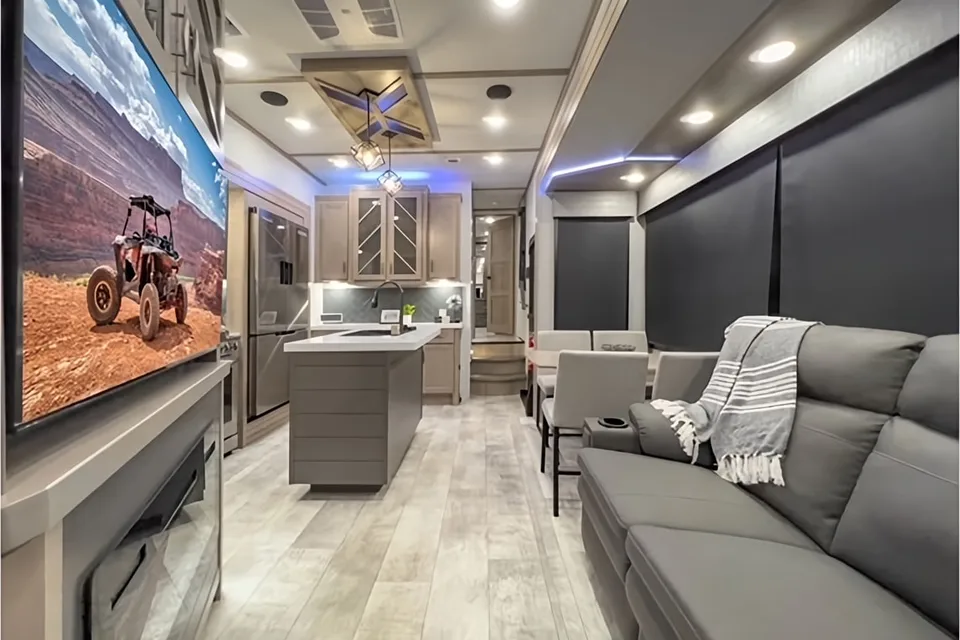 James's Grand Design Momentum Fifth Wheel
