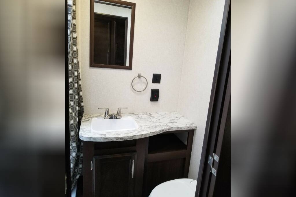 Need Space? Sleeps up to 9 and an outdoor kitchen!