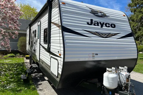 Need Space? Sleeps up to 9 and an outdoor kitchen!