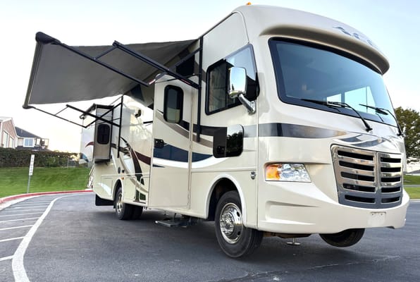 DAVID's Thor Motor Coach ace 30.1 Class A