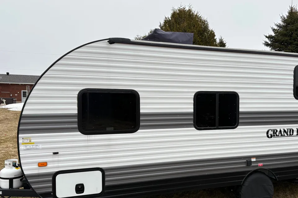 The Fallis’ Grand River 19BH Travel Trailer