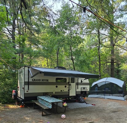 The Fallis’ Grand River 19BH Travel Trailer