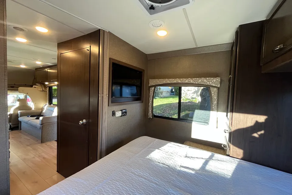 Liuliu's Thor Motor Coach Chateau Class C