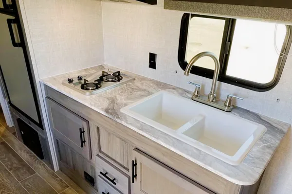 04 - 2023 - GULF STREAM - BUNKS - 3900lbs - SLEEPS 7