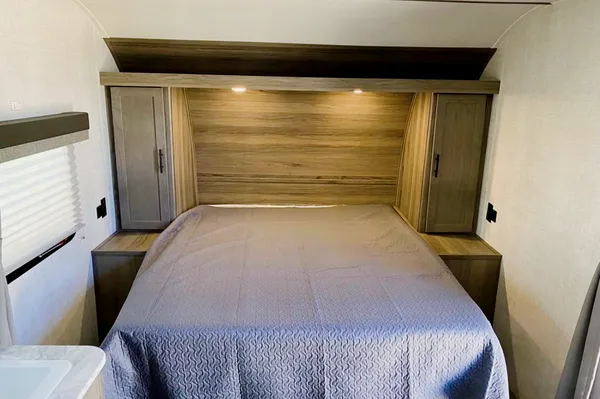 04 - 2023 - GULF STREAM - BUNKS - 3900lbs - SLEEPS 7