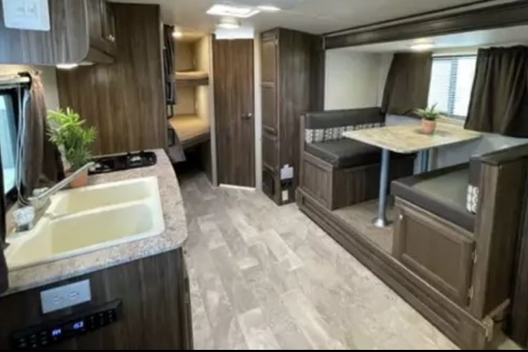 Davin's Halfton Towable APEX NANO 208BHS Travel Trailer