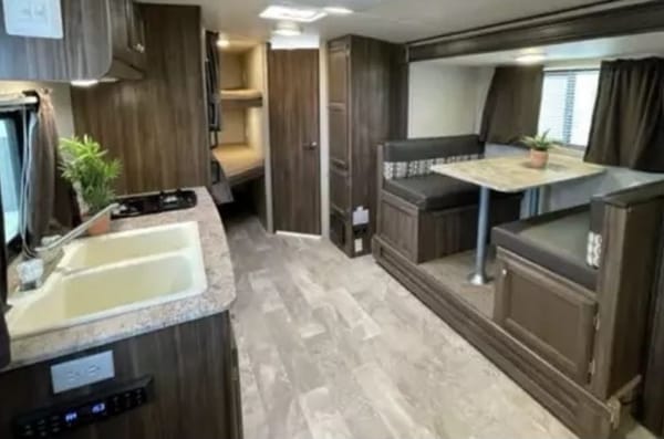 Davin's Halfton Towable APEX NANO 208BHS Travel Trailer