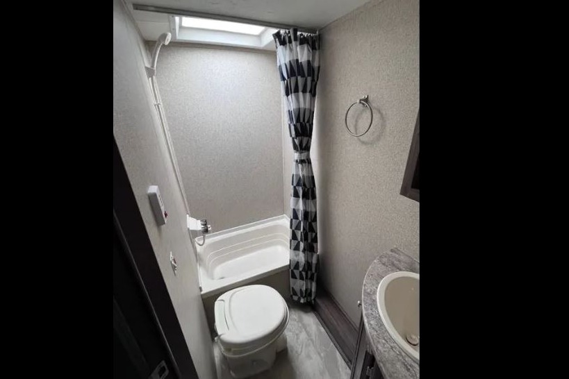 Davin's Halfton Towable APEX NANO 208BHS Travel Trailer