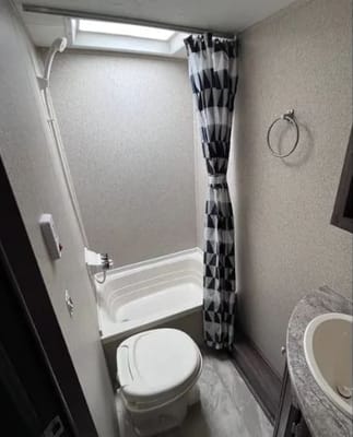 Davin's Halfton Towable APEX NANO 208BHS Travel Trailer