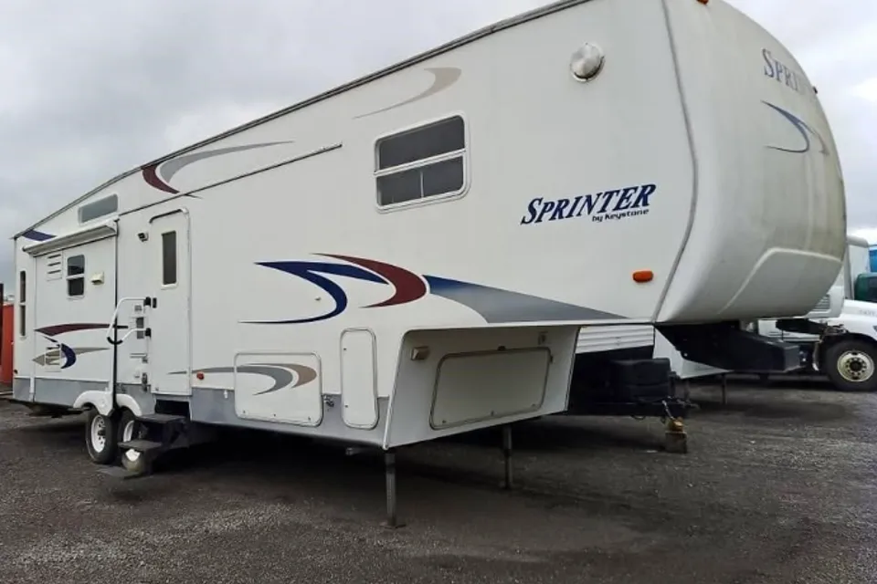 JOE's Keystone 2004 keystone sprinter Fifth Wheel