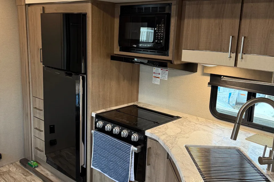 Reynaldo's Grand Design Imagine 23bhe Travel Trailer
