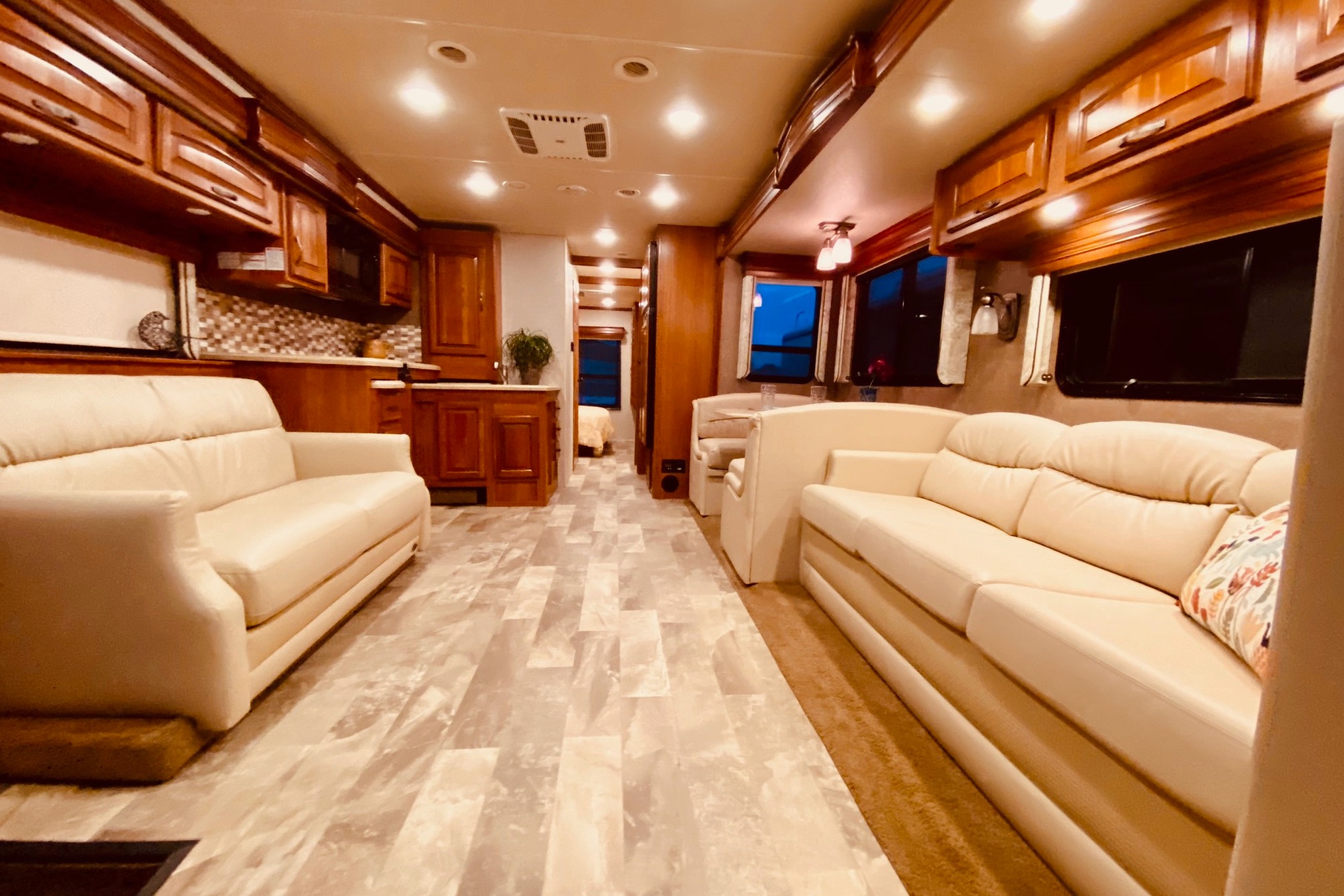 C17 JAYCO SENECA SUPER C DIESEL SLEEPS 10 LUXURY 3 SLIDEOUT ROOMS WIFI WOW!