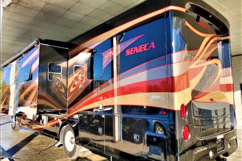 C17 JAYCO SENECA SUPER C DIESEL SLEEPS 10 LUXURY 3 SLIDEOUT ROOMS WIFI WOW!
