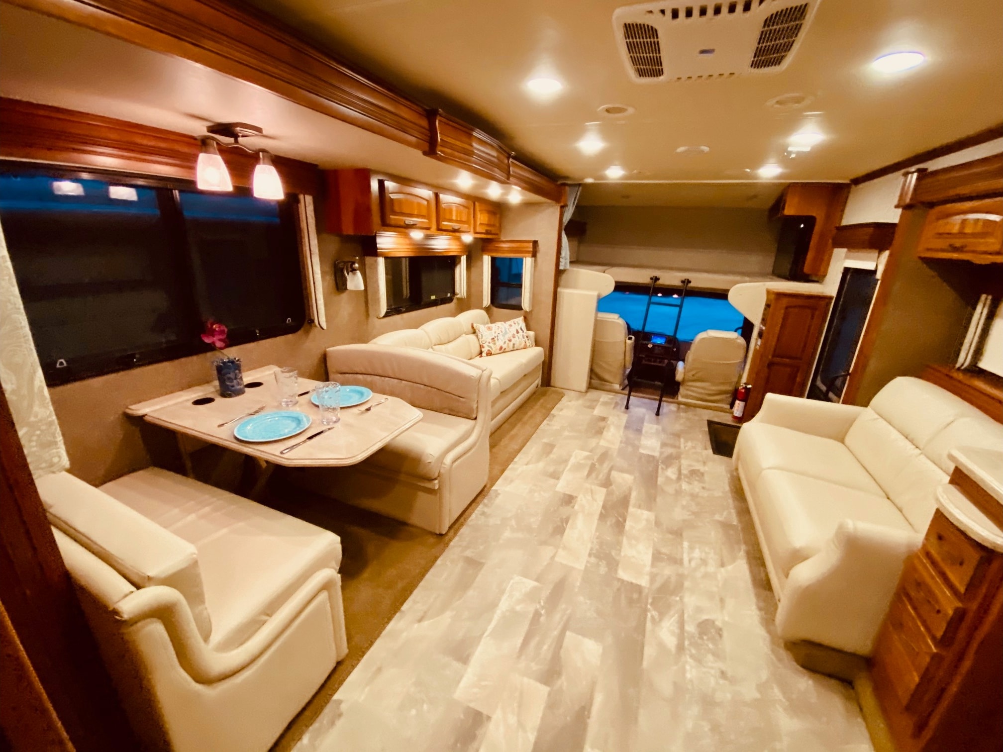 C17 JAYCO SENECA SUPER C DIESEL SLEEPS 10 LUXURY 3 SLIDEOUT ROOMS WIFI WOW!